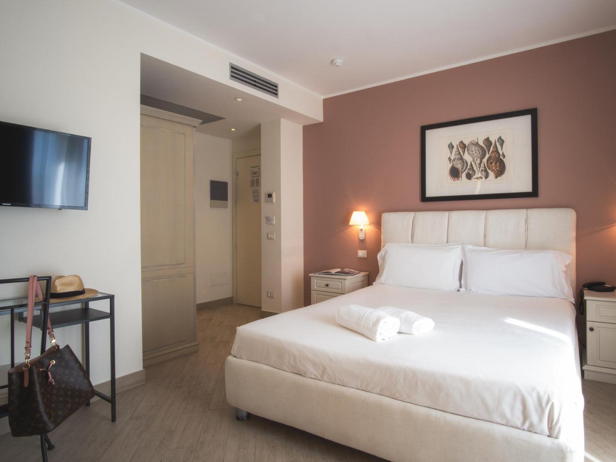 Hotel San Pietro Palace Finale Ligure Exterior foto