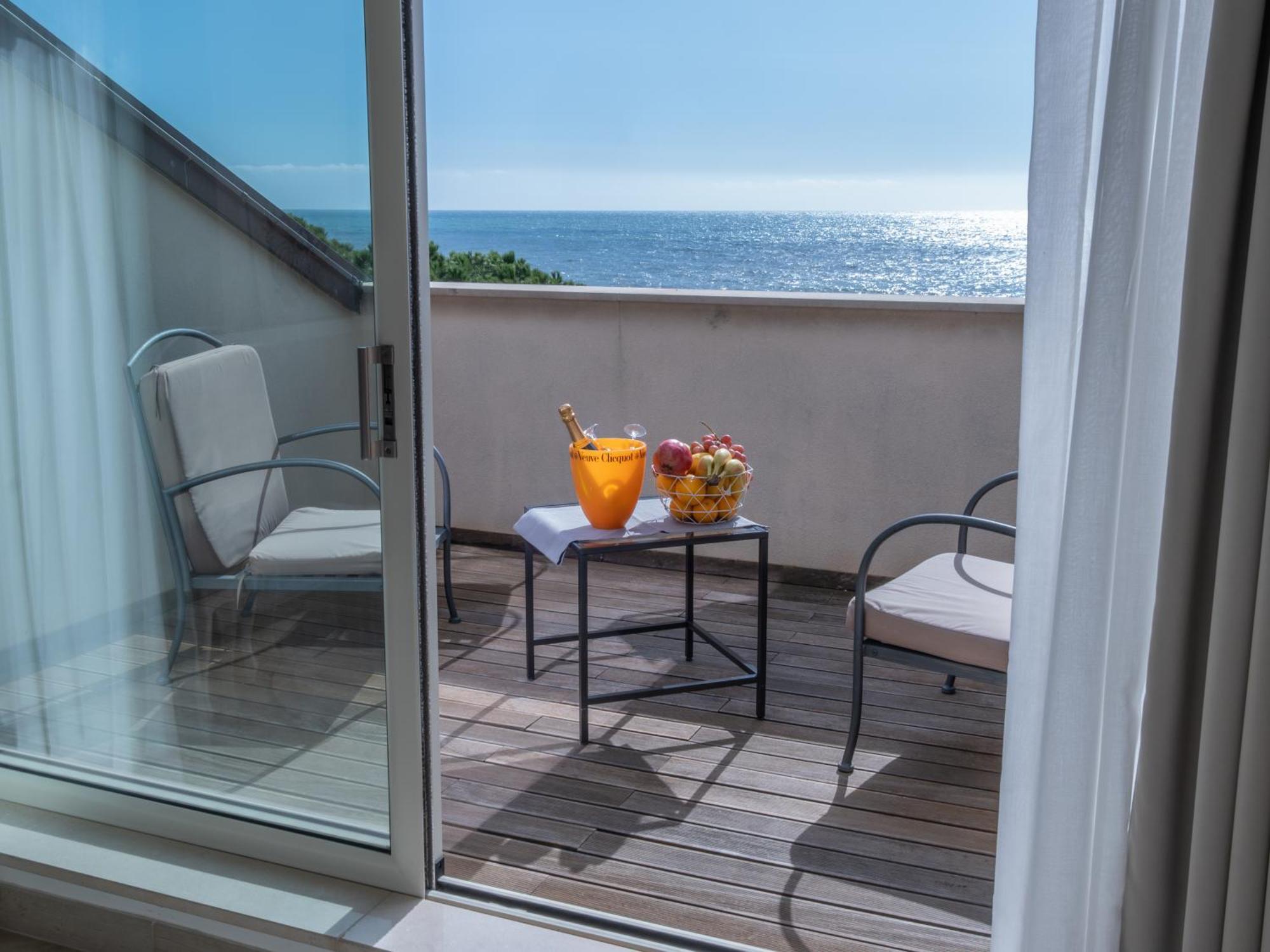 Hotel San Pietro Palace Finale Ligure Exterior foto
